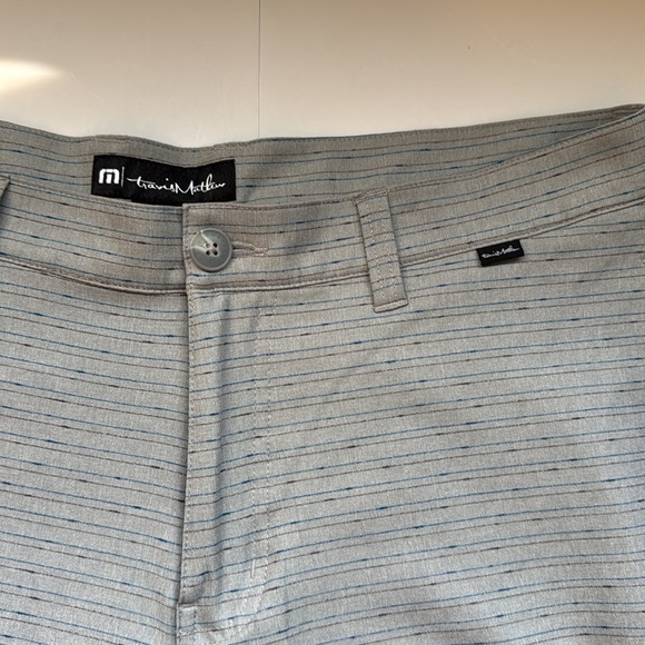 Travis Mathew Light Gray Striped Flat Front Shorts - Picture 1 of 6